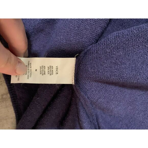 MSRP $325 VINCE. Women's Wool Silk Navy Blue Slouchy Sweater Designer M - Picture 7 of 7